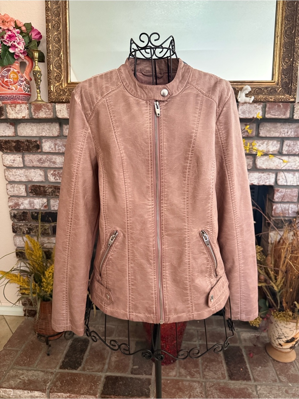 Sebby Collection Women’s Dusty Pink faux leather moto jacket size Small